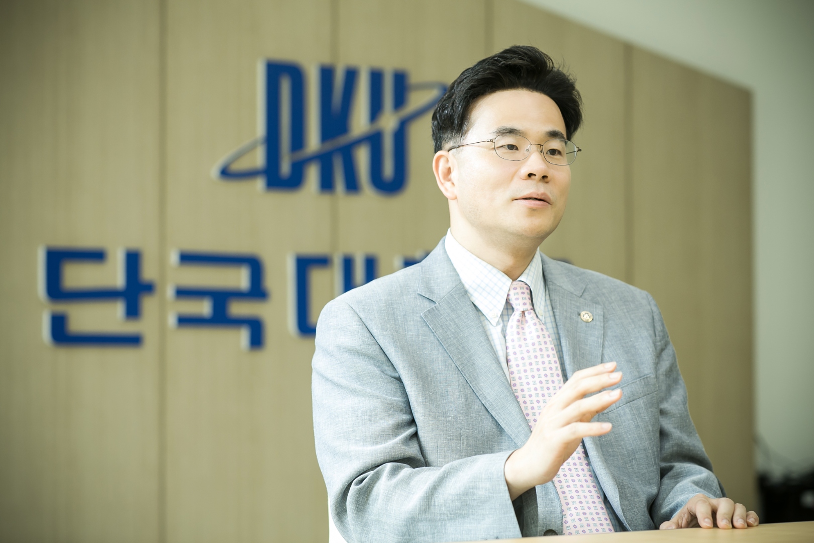 Portrait of Professor Jung-Suk Yu